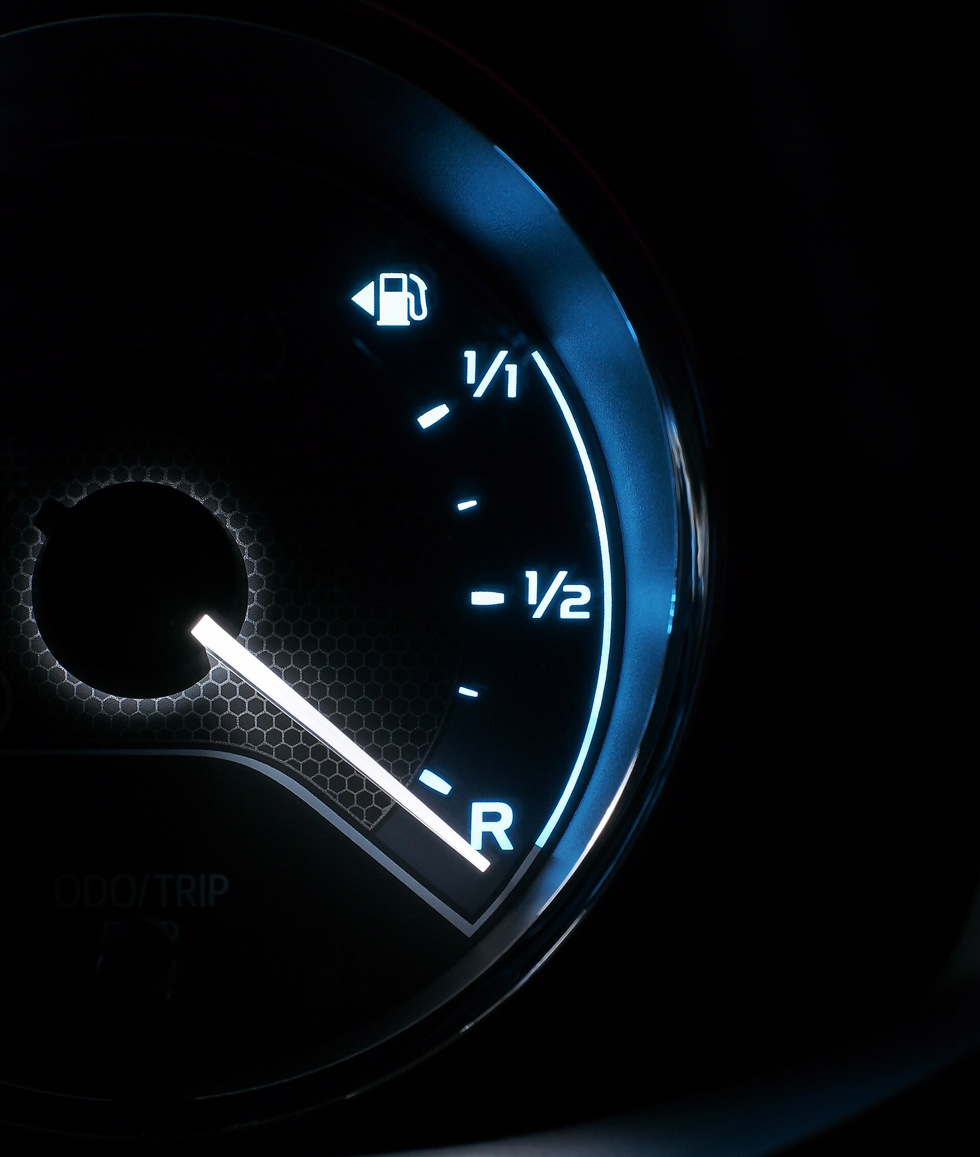 Fuel gauge of Toyota Corolla (E170).