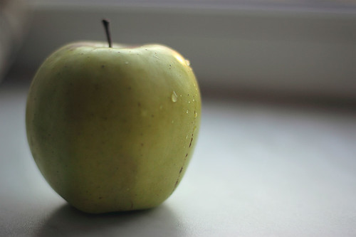 Apple / Яблоко