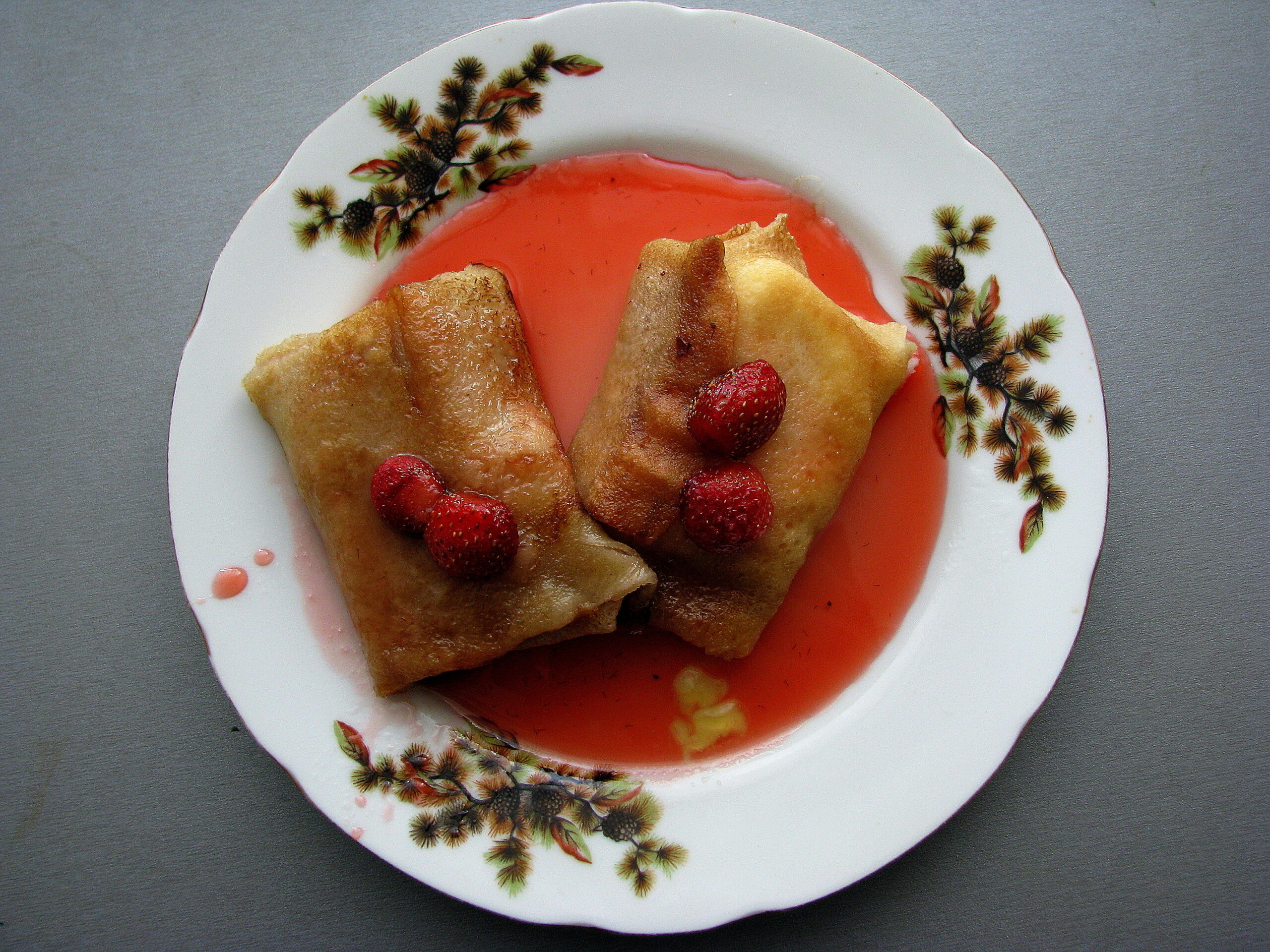 Блины с клубникой русское национальное блюдо