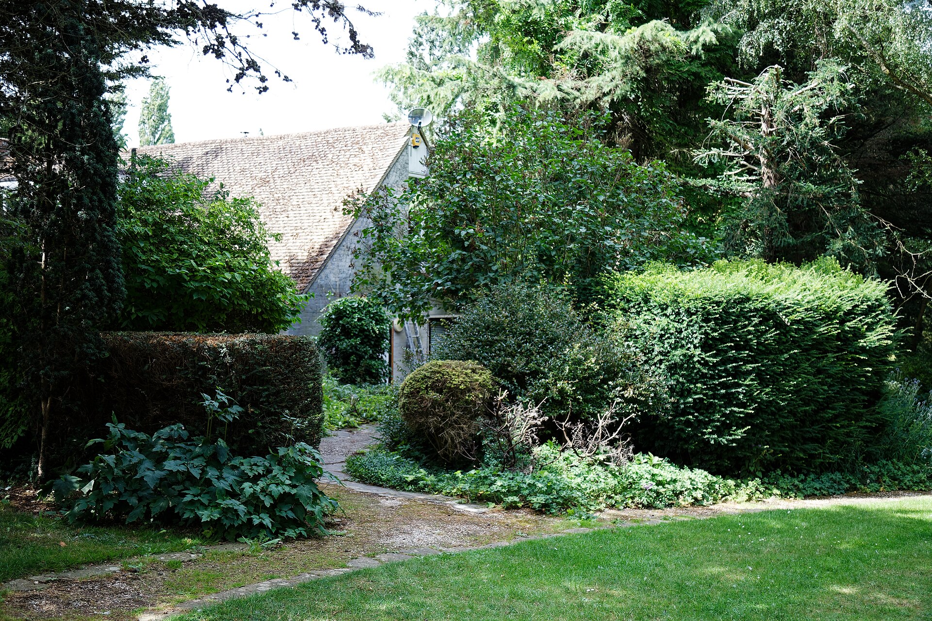 Garden path to the gallery rooms in the Gibberd Garden, in Harlow, Essex, England.To see the most relevant allied photos, click on Gibberd Garden, and this uploader's Parks and Gardens photos. You can find image links related to this one in a variety of ways at the very bottom of the page. This image is one of a series of date and/or subject allied consecutive photographs kept in progression or location by file name number and/or time marking.Camera: Canon EOS 6D Mark II with Canon EF 24-105mm F4L IS USM lens.Software: RAW file lens-corrected, optimized and converted to JPEG with DxO PhotoLab 6 Elite.