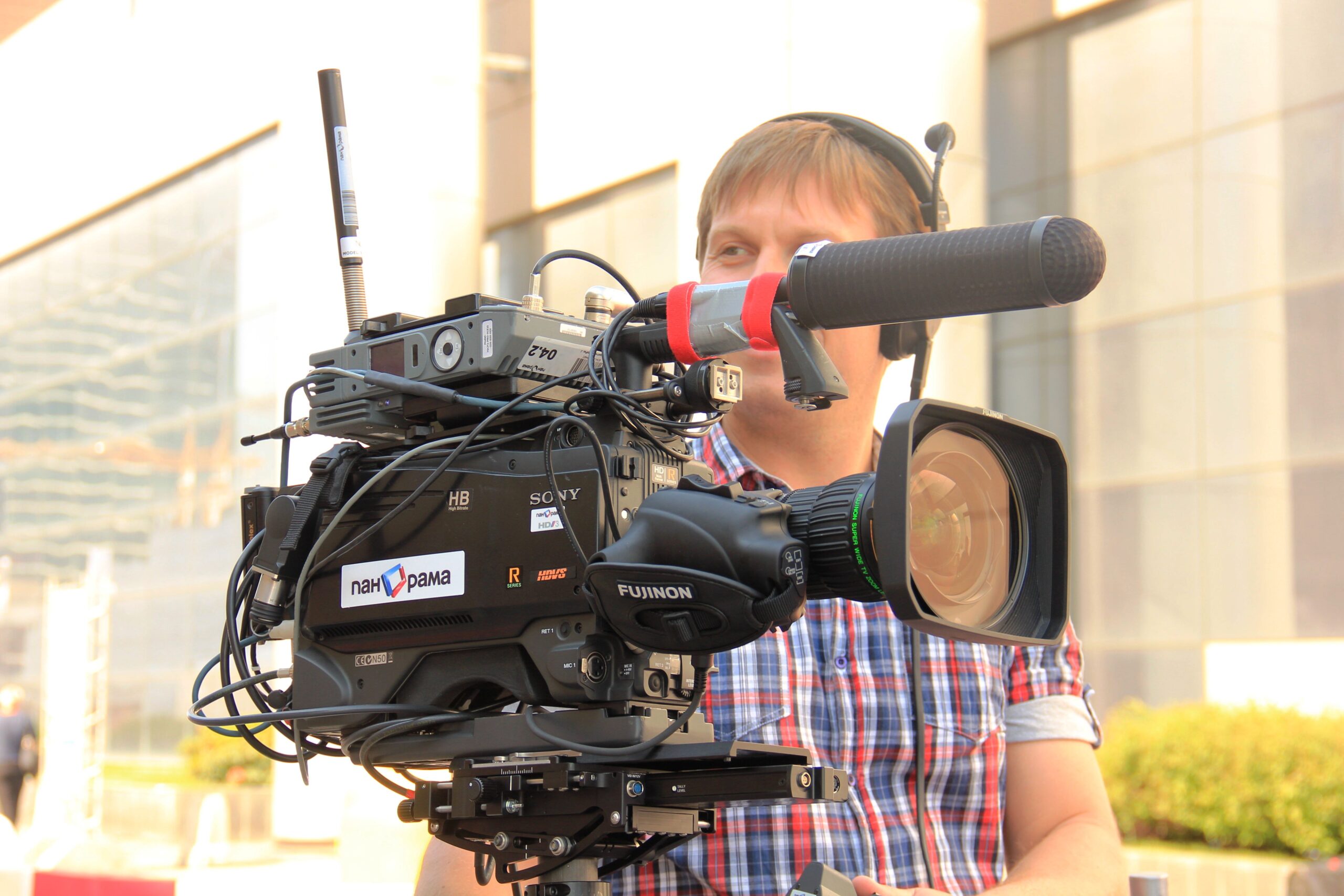 File:Телевизионный объектив FUJINON, видеокамера SONY.jpg
